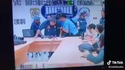 Siñas nahulog sa upuan