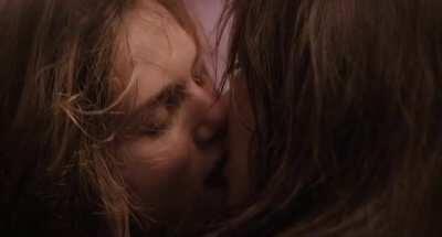 Katie Cassidy kiss scene