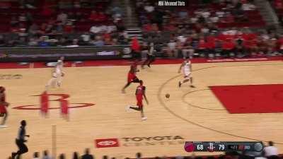 [Highlight] Tari Eason intercepts the entry pass and throws a cross court dime to Daishen Nix