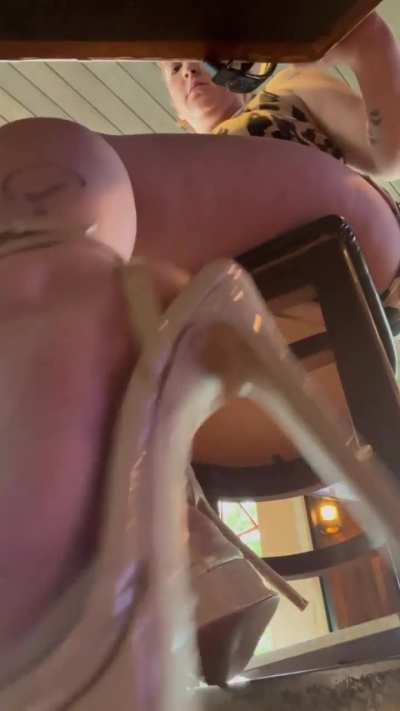 It’s feetsy Friday eve come worship my feet 