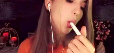 Imagine those lips going down on you 🤤♥️I lost NNN to Frivvi! Should I do more?