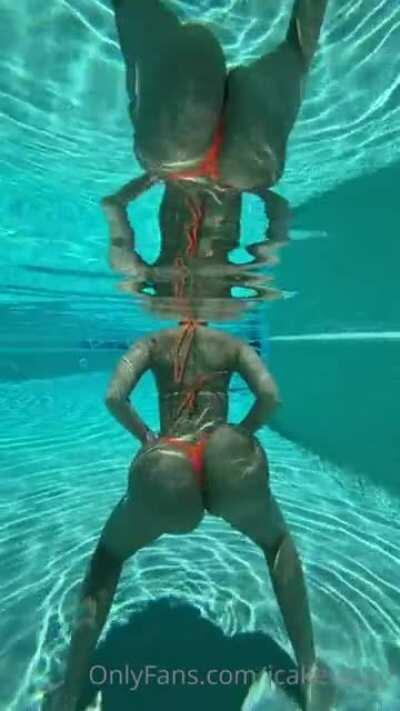 Twerking underwater! This is real the moon that makes the waves.