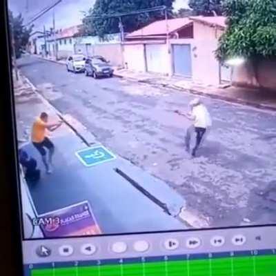 Thief tries to rob off-duty police officer and is shot in Brazil