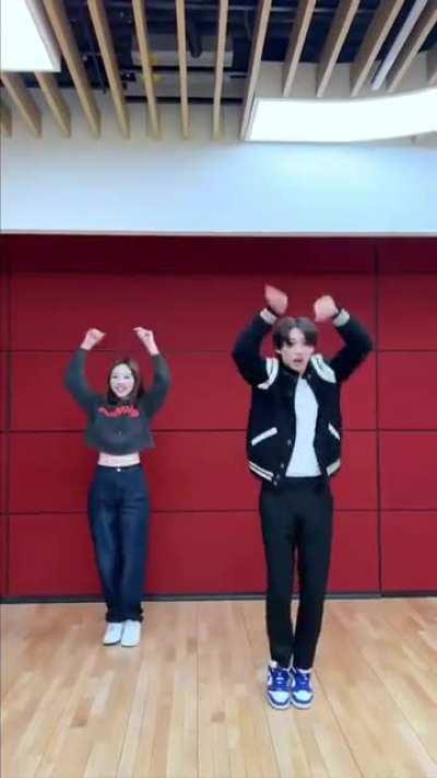 221022 Stray Kids TikTok Update - CASE 143 (Dance Challenge) with Nayeon and Stray Kids Felix