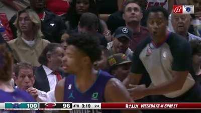 [Highlight] Dennis Smith Jr drives and yams it on the Miami Heat