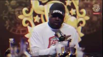 NO KANYE!!! THEY’L KILL YOU!! 😱😱😰