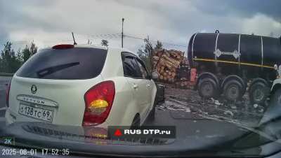 Russia - [August 1, 2025] Incident happened in the A-120 highway in the Tosnensky district where 2 semi trucks collided in a intersection. (Collision at 0:20)