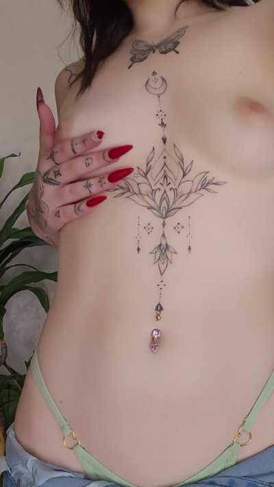 petite + tattoos = your type 