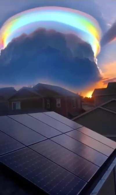 An iridescent lenticular cloud?