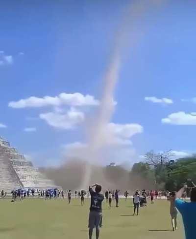 weird anomaly at chechen itza pyramid