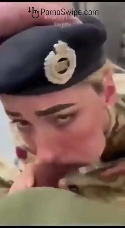 Army Girl Gives a Blowjob‼️🪖(not sure which country🤷‍♀️)