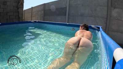Farts Jacuzzi Bare Ass In Pool 