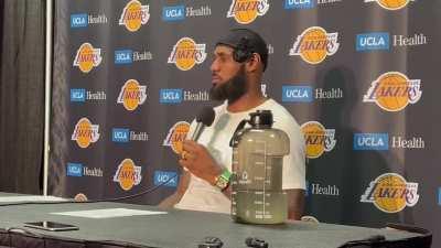 [Highlight] LeBron James’ advice to Russell Westbrook after his 0/11 shooting night: “Flush it down the toilet.”