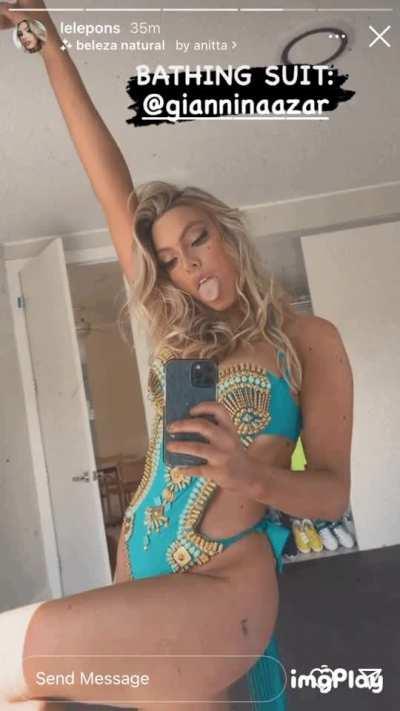 She’s so stunning in this 😩