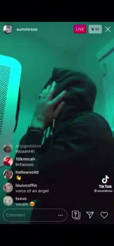 An angles voice 😍