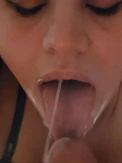 Look into my eyes while you give me your cum!