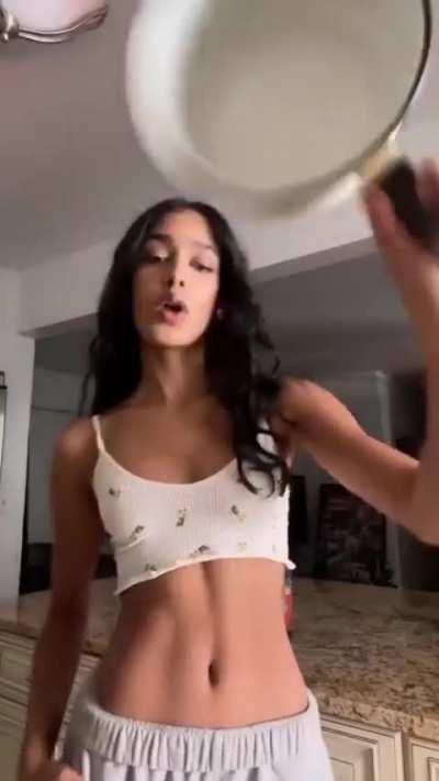 Mahi knows what we do when she posts these thirst traps in the morning 