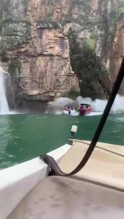 Rock slide during Chinese mountain boat tour