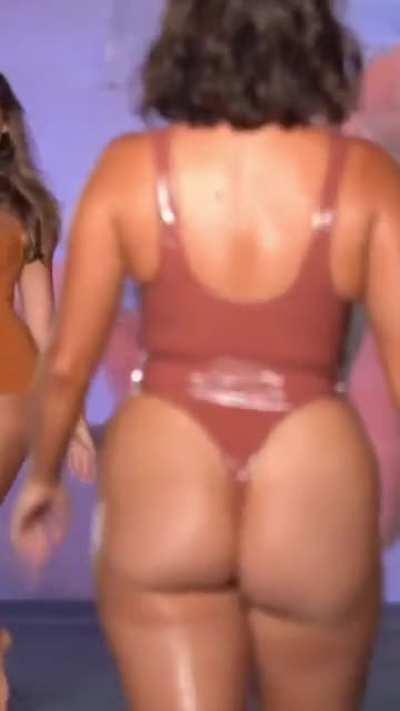 Am i the only one obsessed with Natalie’s ass?