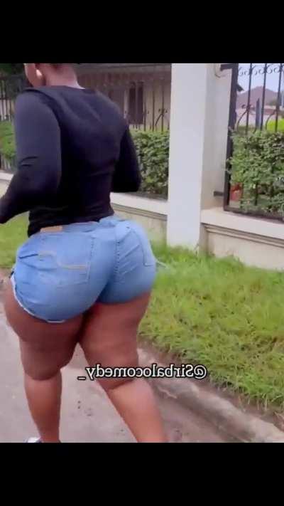 Love when a fat ass run 