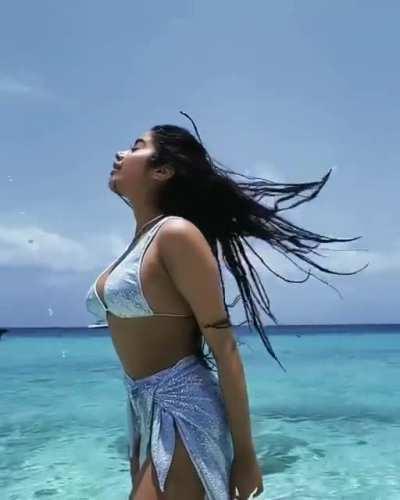 Janhvi kapoor - hair flippin in a bikini