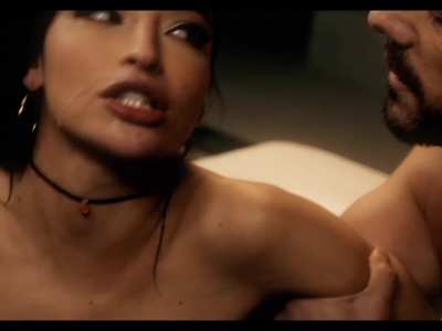 Emily Willis cumkiss