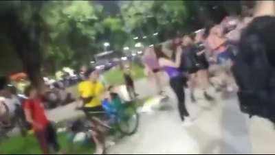 Militantes de Massa LGBT agreden y acosan sexualmente a militante de Milei