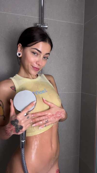 Oh no I got my shirt all wet