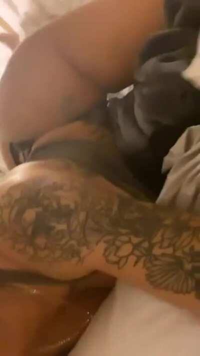 She just said on live that she’s gonna start making exclusive freaky content from tonight she’s gonna post her page on her stories ( i don’t believe her ) but let’s see 🙏