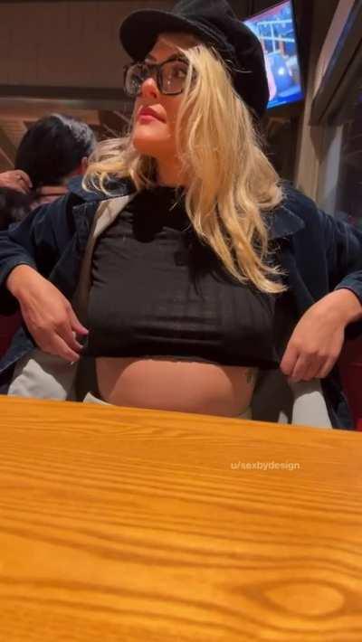 don’t blink 😘 [GIF]