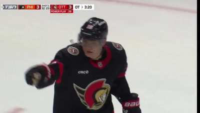 Tim Stützle finishes off the pretty passing play to give the Sens the OT win. They have now clinched WC1 in the east