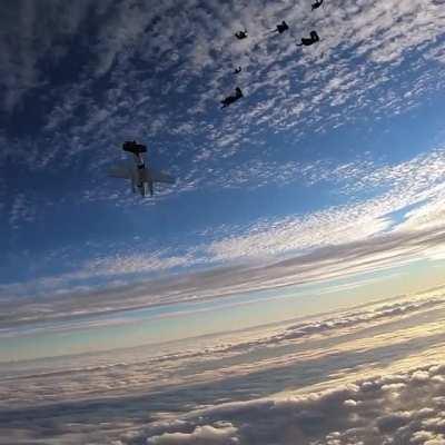 Plane stalls, almost crashing into skydivers
