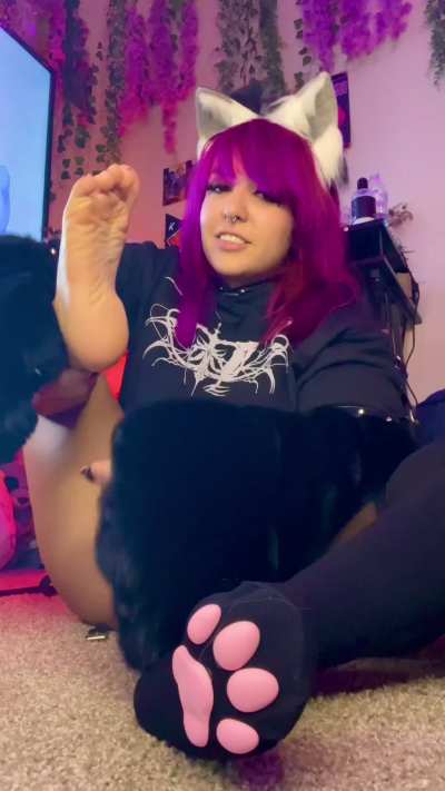 You arent the only one with a foot fetish 