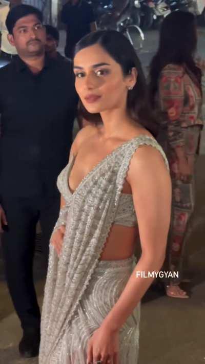 The more this yrf's whore Manushi Chhillar is giving flop movies the more she is revealing her body and upping her game of sluttiness. Made me fap last week for the first time on her and looks like she ain't gonna stop any time soon.