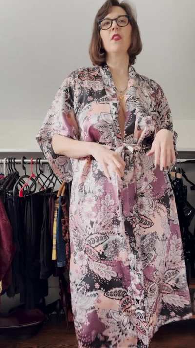 PSA: If someone's chatting with you on Telegram, Signal, etc... it's not me. I ONLY chat on my fanpages, Onlyfans and Fansly (link in comments)