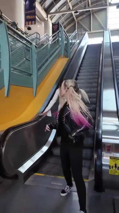 On WWE Friday Night SmackDown 1/2/26 - Charlexa arrives!