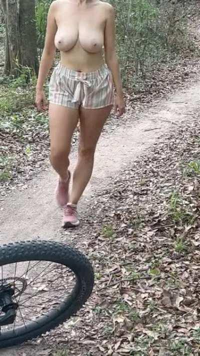 Let’s go on a hike and get naughty!!