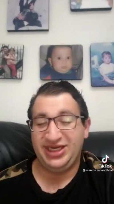 Con un porrito en la mano