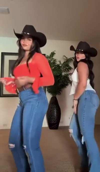 Montoya twinz (@myka7 & @mya5) 