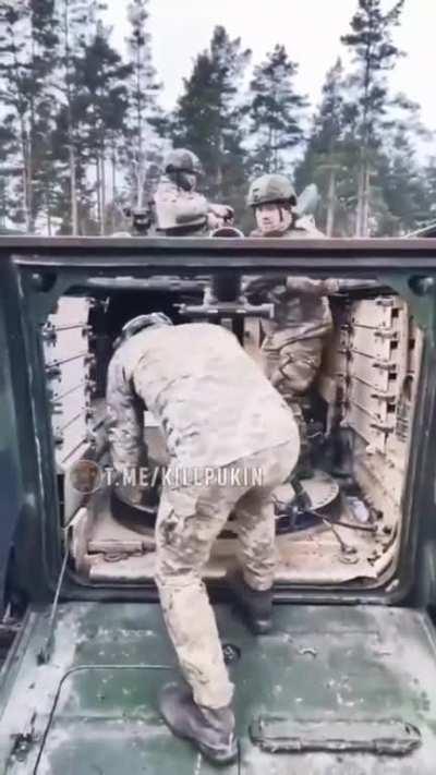 AFU fighters undergo training on the Lithuanian 120mm Panzermörser M113 self-propelled mortar.