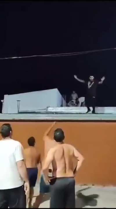 Vecinos de Berisso capturaron a un ladrón, aparentemente estarían cansados de ser victimas del mismo delincuente