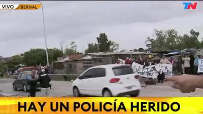 Después del nene cuchillero, un policía se pega un tiro en la gamba y el móvil se queda empantanado. Cine