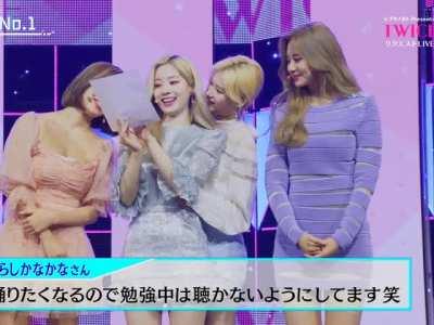 Sana helps Dahyun to read a text in Japanese (feat. Jihyo and Tzuyu)