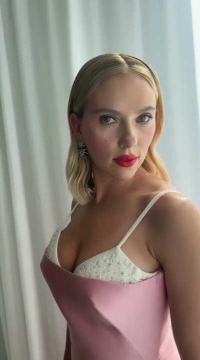 Scarlett Johansson is such a milf