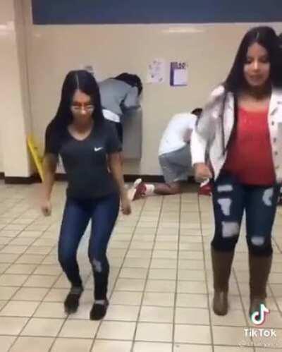 Leak choreography for kda villain that was scraped