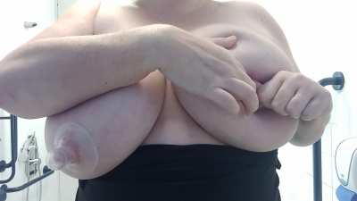 I always post the suckers coming off so I thought I'd film them going on for a change...