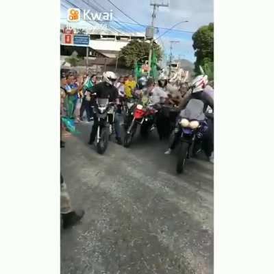 Essas motociatas ainda vão dar merda