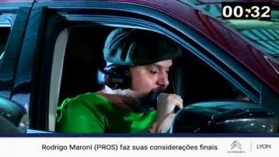 Olha... acredito que jamais tenha havido um momento político tão deprimente quanto o atual. Que fase, não? Será que piora ainda mais?