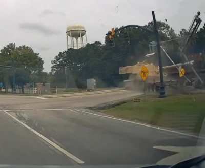Train vs. Tractor Trailer hauling a M109A6 PALADIN, 105MM Self-Propelled Howitzer
