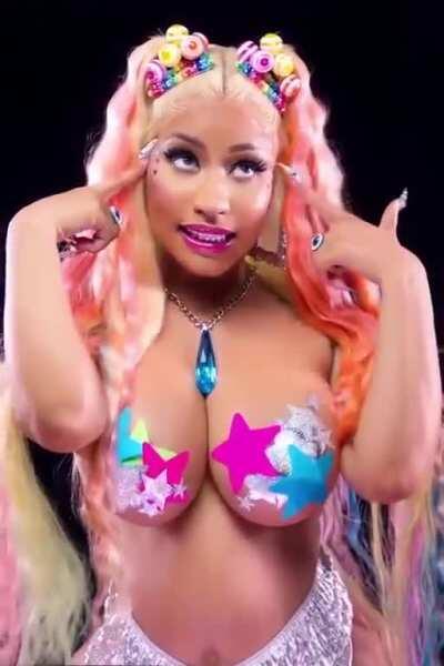 Nicki Minaj's amazing tits